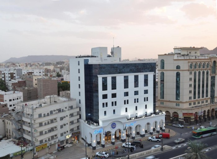 Luxury Hotels in Medina with Halal Food Options